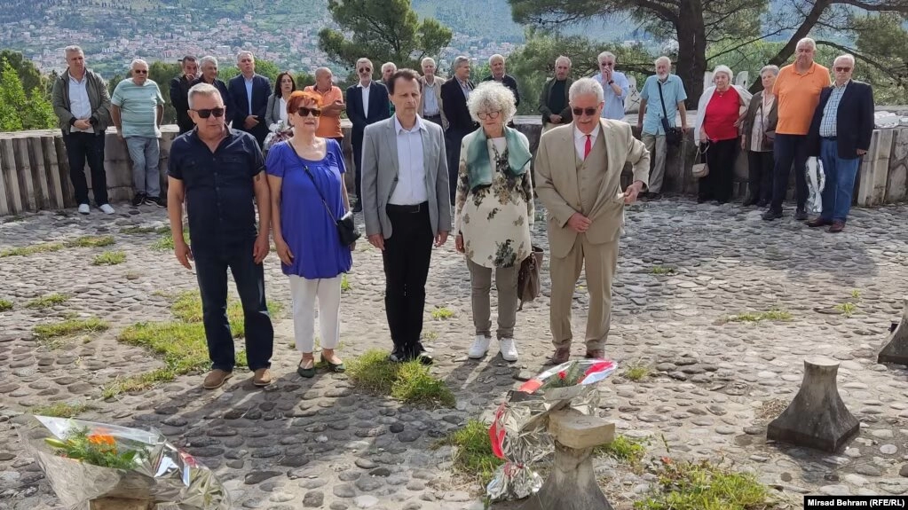 Polaganje cvijeća na Dan pobjede nad fašizmom u Mostaru uz policijsko osiguranje